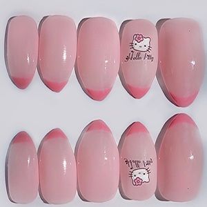 Press on nails💗